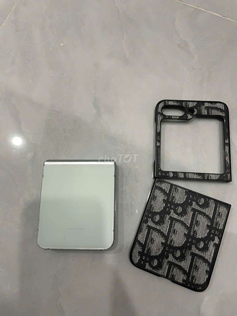 Samsung Galaxy Z Flip 5 256GB Zin full. Mua bán Điện thoại tại Huyện Hóc Môn Tp Hồ Chí Minh được đăng bởi nukia hình 1