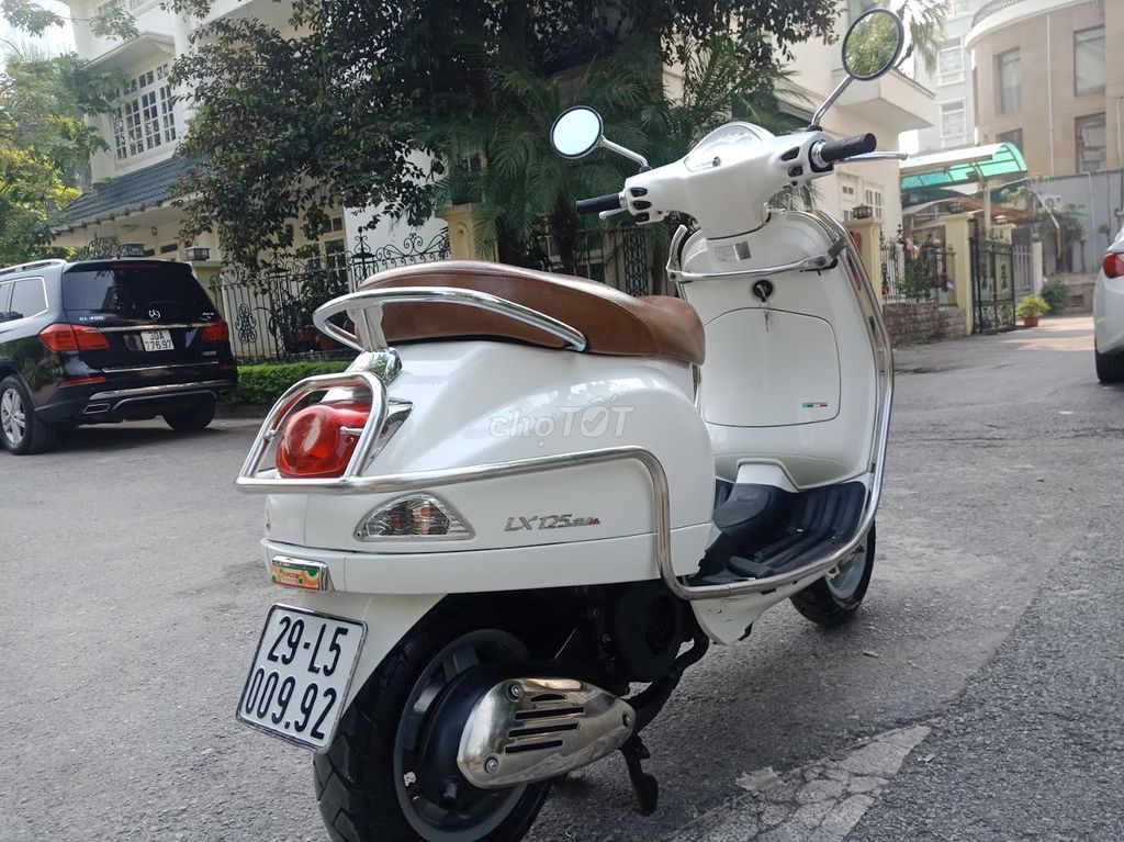 PIAGGIO VESPA 125IE TRẮNG MÁY NGUYÊN BIỂN 29. Mua bán Xe máy tại Quận Nam Từ Liêm Hà Nội được đăng bởi TUẤN MINH hình 3