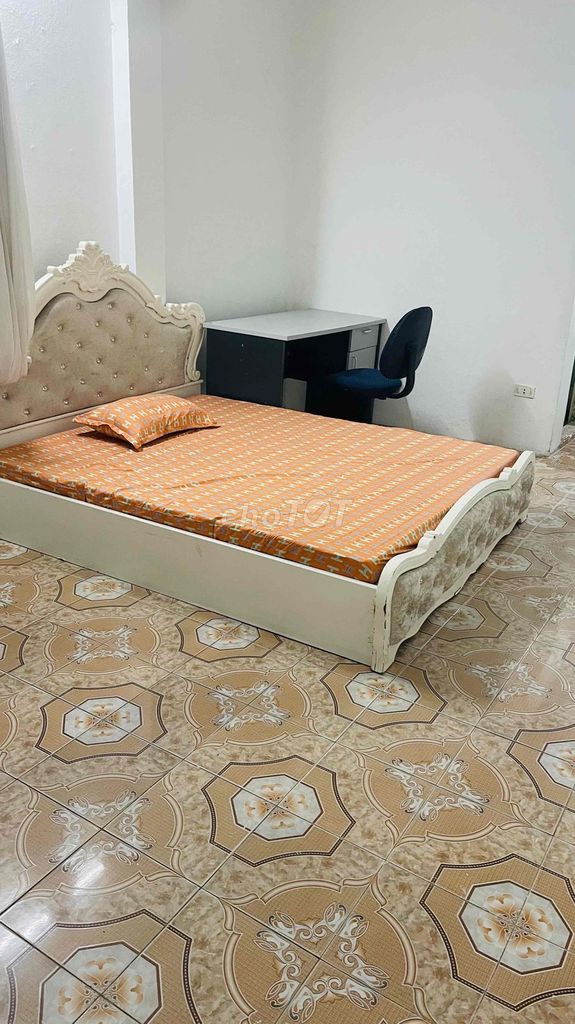 Дом 35 м², двор, крытая парковка, не затопляет