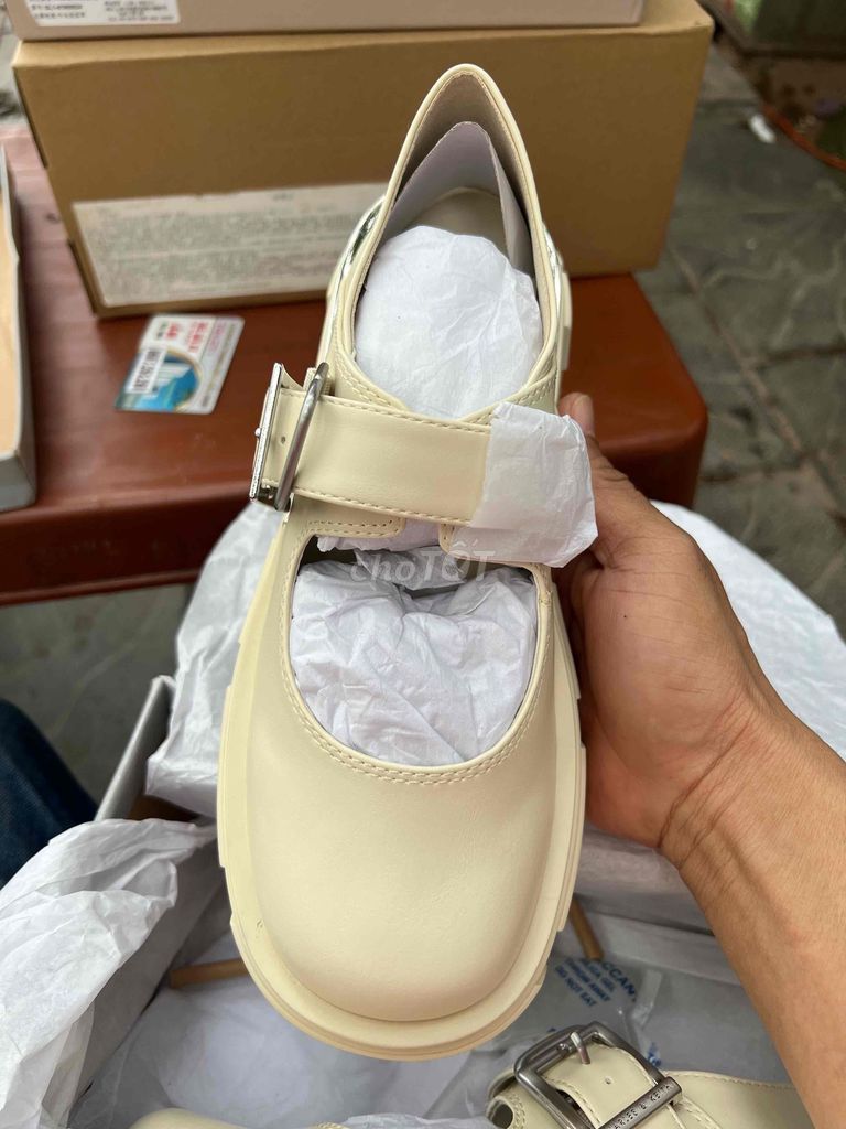 Giày bệt Charles & Keith Nữ size 37. Mua bán Giày dép tại Thành phố Bắc Ninh Bắc Ninh được đăng bởi Nguyễn Thành Vương hình 1