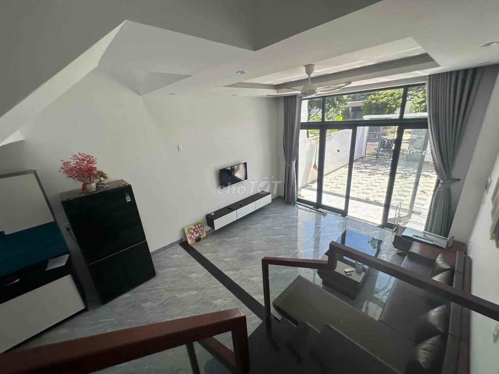 Furnished 3-storey house with car yard in Nam Hòa Xuân — photo 4