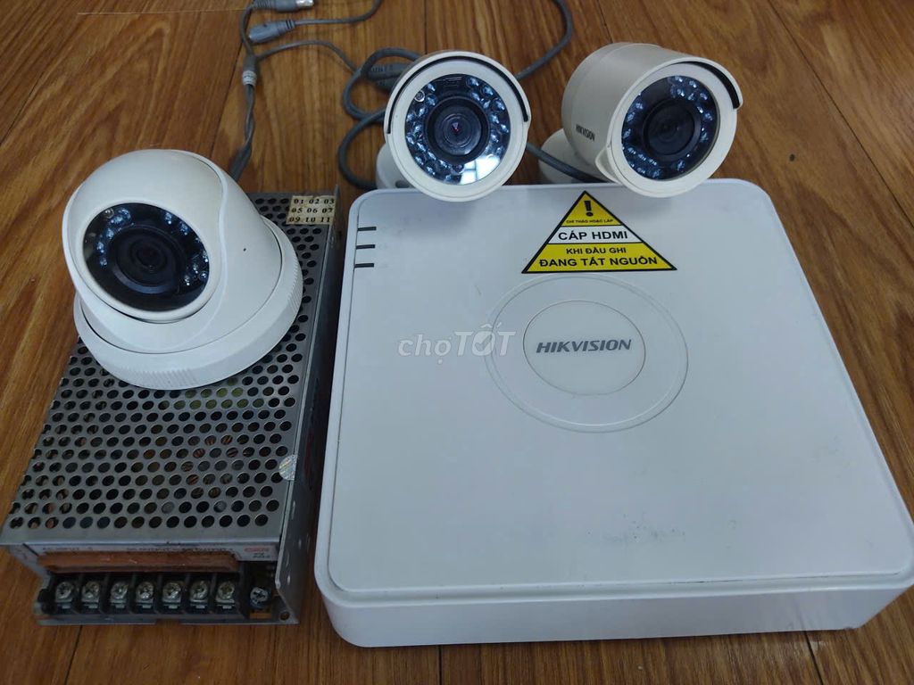 Đầu ghi camera Hikvision Trắng 4 cổng 3 camera. Mua bán Máy ảnh, Máy quay tại Quận Hà Đông Hà Nội được đăng bởi Tài hình 1