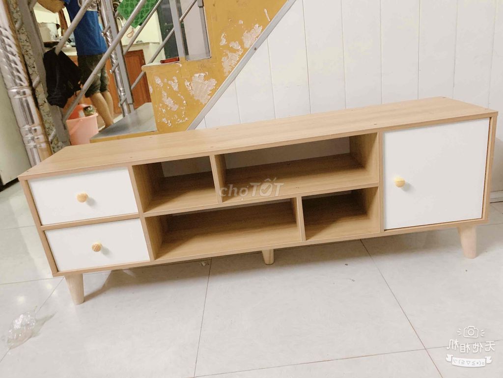 Tủ kệ tivi gọn gàng cho không gian nhỏ sẵn giao HN. Mua bán Tủ, kệ gia đình tại Quận Tây Hồ Hà Nội được đăng bởi MAI TRANG STORE hình 1
