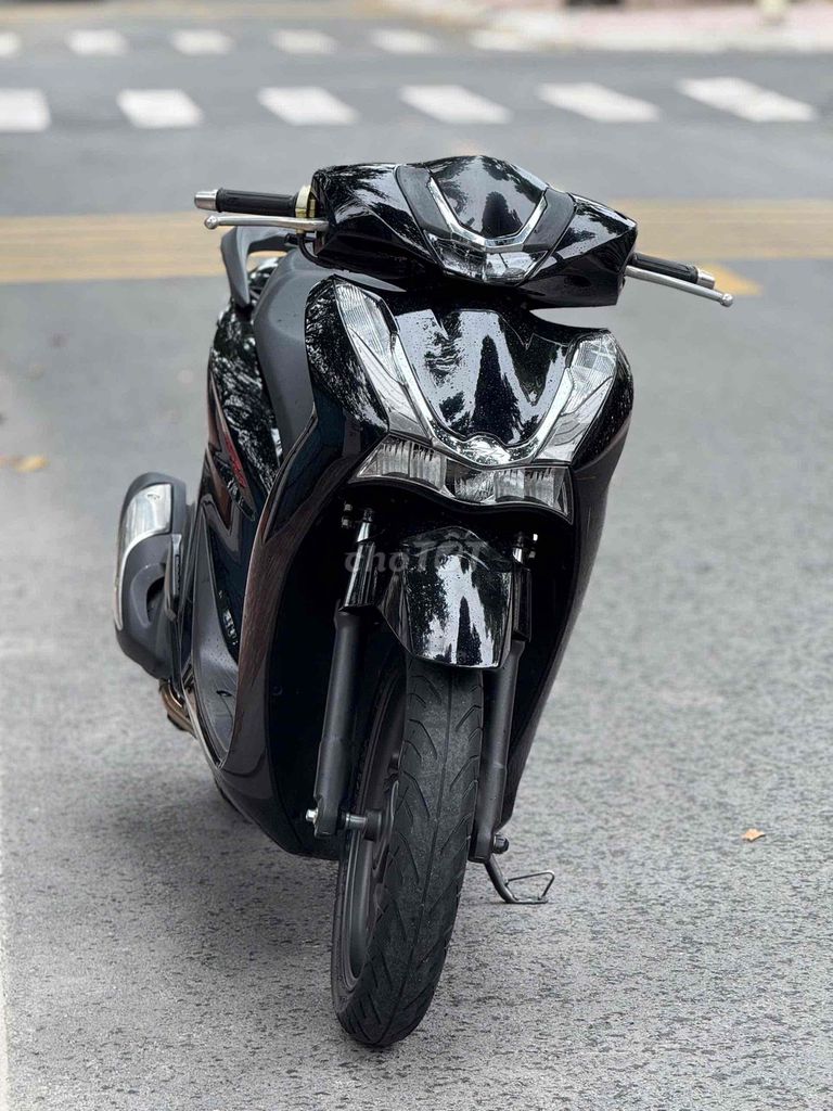 SH 160i ABS 2023 ĐEN BÓNG 9 CHỦ. Mua bán Xe máy tại Thành phố Thủ Đức Tp Hồ Chí Minh được đăng bởi Vũ Vũ hình 1