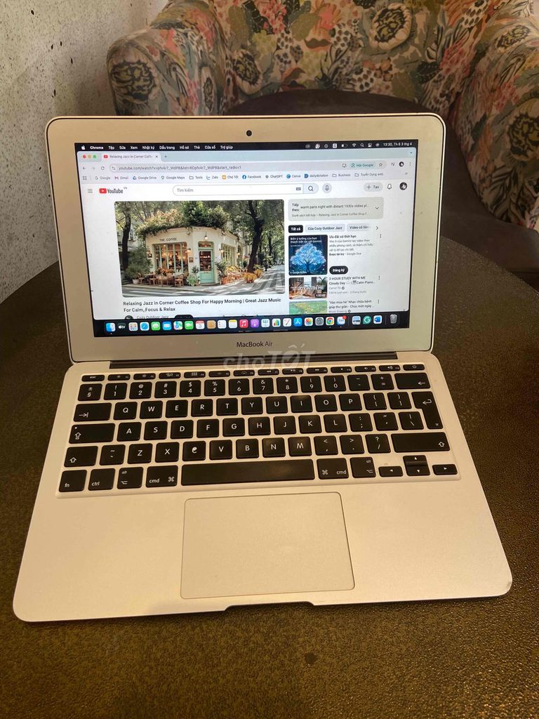 Apple MacBook Air i5 4GB/128GB Bạc. Mua bán Laptop tại Quận 7 Tp Hồ Chí Minh được đăng bởi TUYỂN DỤNG hình 1