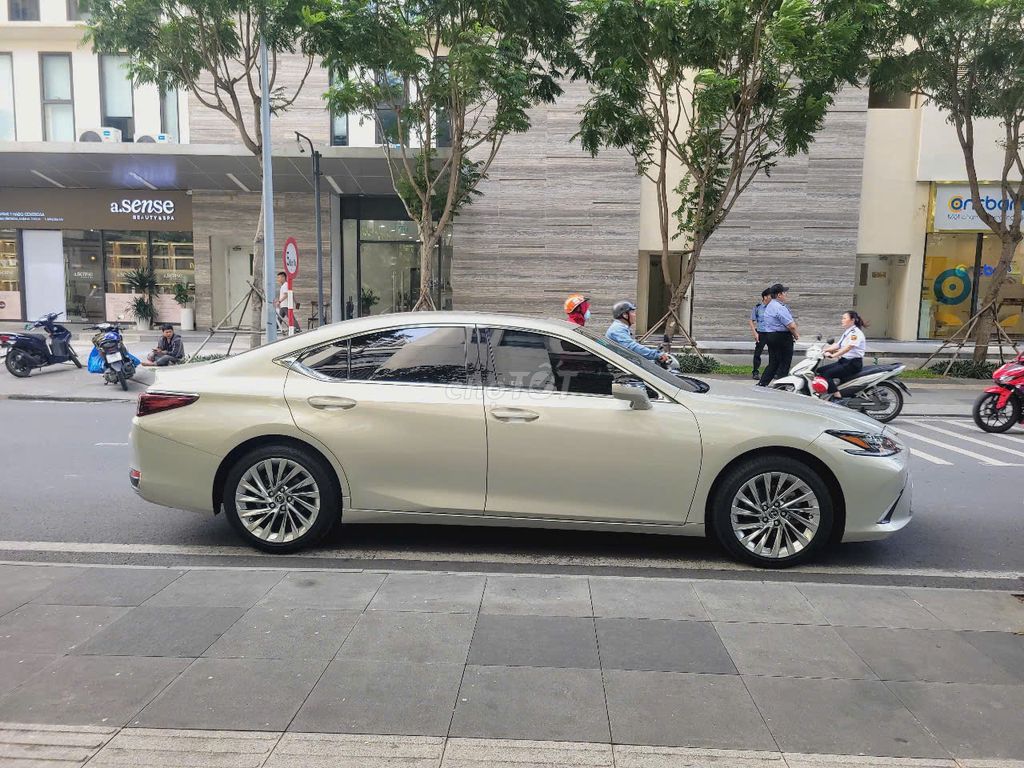 Lexus ES 250 2022 Vàng cát 12000 km. Mua bán Ô tô tại Quận Gò Vấp Tp Hồ Chí Minh được đăng bởi Hải Ô Tô hình 4