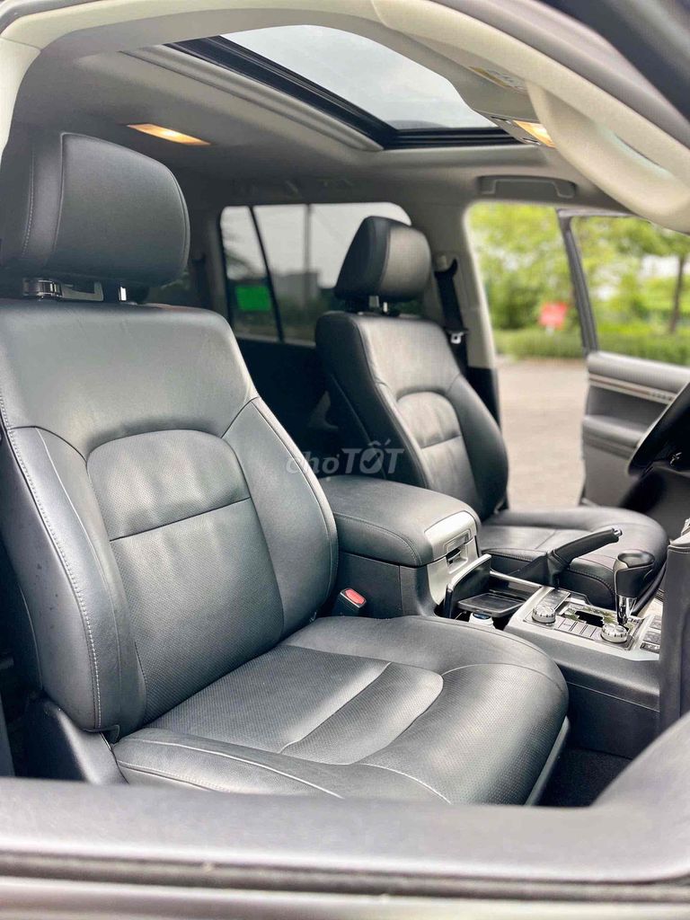 landcruiser LC 200 sản  xuất 2019 odo 6 vạn km. Mua bán Ô tô tại Quận 7 Tp Hồ Chí Minh được đăng bởi Lê Văn Độ hình 4