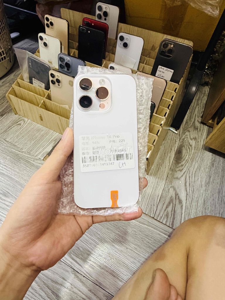 iPhone 14 Pro 256 keng 99,99% rất nhiều màu. Mua bán Điện thoại tại Quận Hải Châu Đà Nẵng được đăng bởi Hoàng Táo 273 Nguyễn Hoàng hình 1