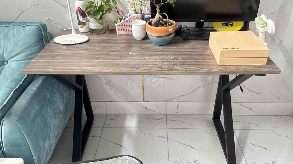 Bàn làm việc Gỗ Kim loại Nâu đen Hiện đại. Mua bán Đồ dùng văn phòng tại Quận Thanh Khê Đà Nẵng được đăng bởi Nguyễn Bích Trâm hình 1