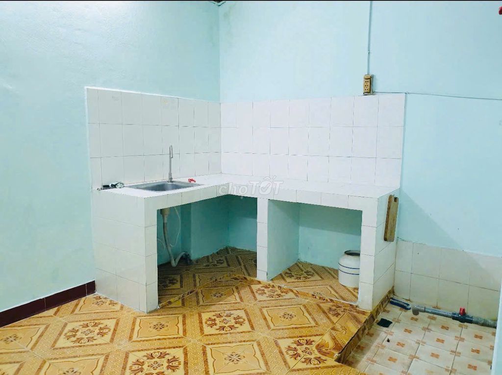 Дом на ул. Труонг Конг Динь, переулок для грузовиков, 4х17 м, кап. ремонт