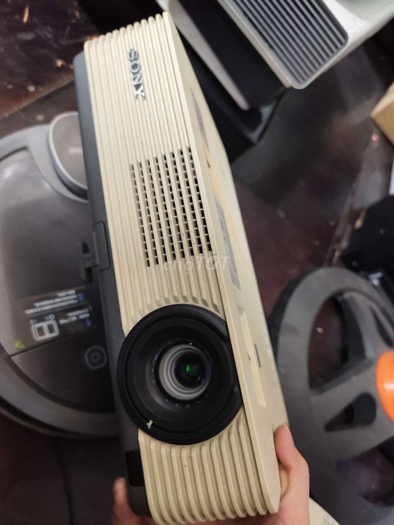 Máy chiếu Sony Trắng kem đã qua sử dụng. Mua bán Đồ dùng văn phòng tại Quận Gò Vấp Tp Hồ Chí Minh được đăng bởi tram hình 1
