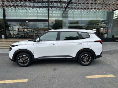 KIA Carens Luxury 2026 Trắng