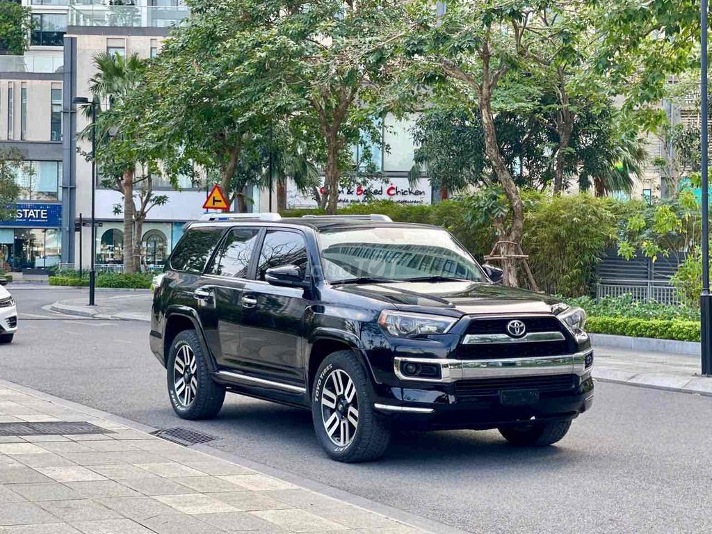 Toyota 4Runner Limited 2014 màu đen siêu đẹp