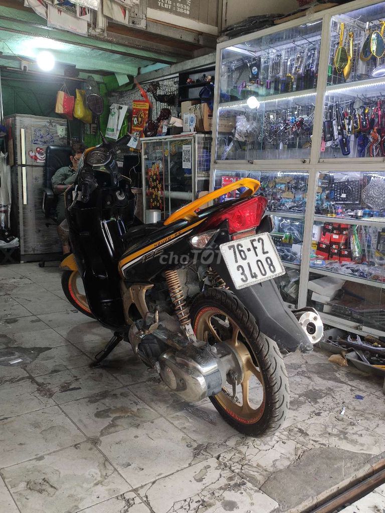 Cần bán Xe Novou 135cc , màu vàng , sản xuất 2010. Mua bán Xe máy tại Quận Bình Tân Tp Hồ Chí Minh được đăng bởi Nguyen Thuat hình 1