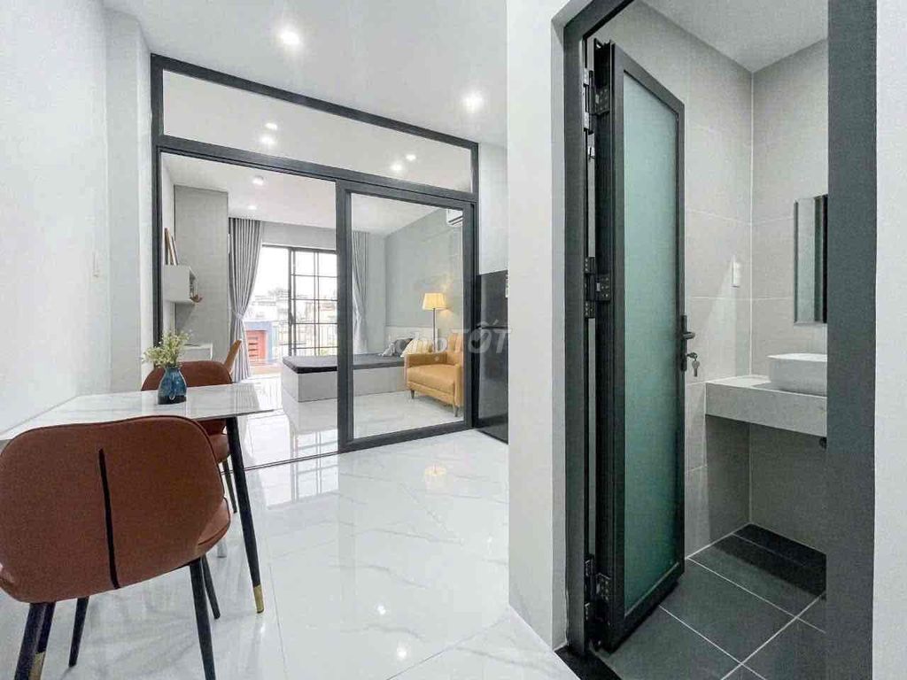 CĂN HỘ STUDIO FULL NỘI THẤT - NGAY VÒNG XOAY LĂNG CHA CẢ - BAN CÔNG TH