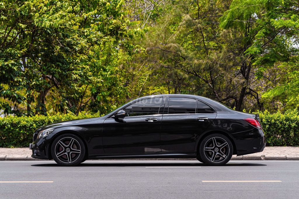 C300 AMG 2016 Đen nội thất đỏ siêu hiếm. Mua bán Ô tô tại Quận 7 Tp Hồ Chí Minh được đăng bởi tuấn anh hình 5