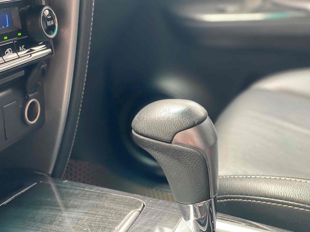 Toyota Fortuner 2.4AT 4x2 sx 2022 màu nâu xe đẹp. Mua bán Ô tô tại Quận Cầu Giấy Hà Nội được đăng bởi Cao Quý hình 9