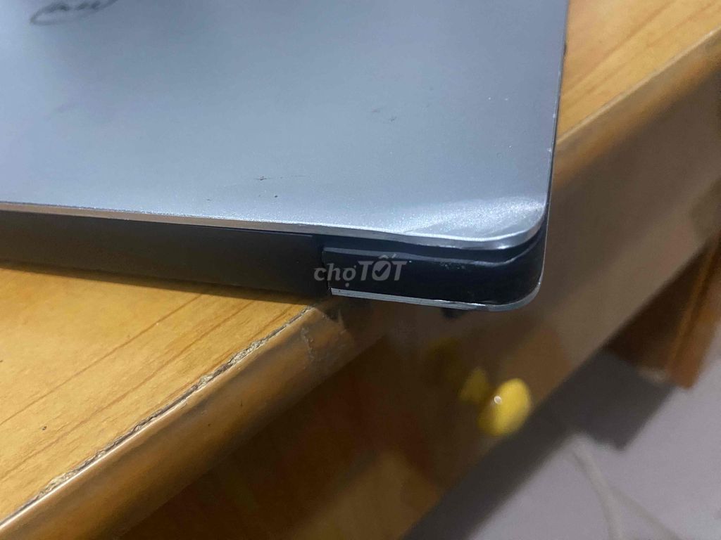 Laptop mỏng đẹp sang trọng