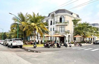 Cho thuê căn góc 3 mặt tiền Full nội thất ngay Aeon Tân An - Long An