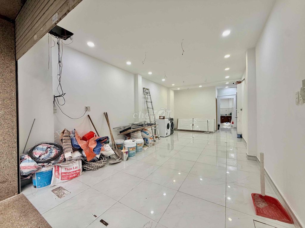 MẶT BẰNG KINH DOANH - CÓ PHÒNG Ở LẠI - NGAY NGUYỄN THÁI BÌNH
