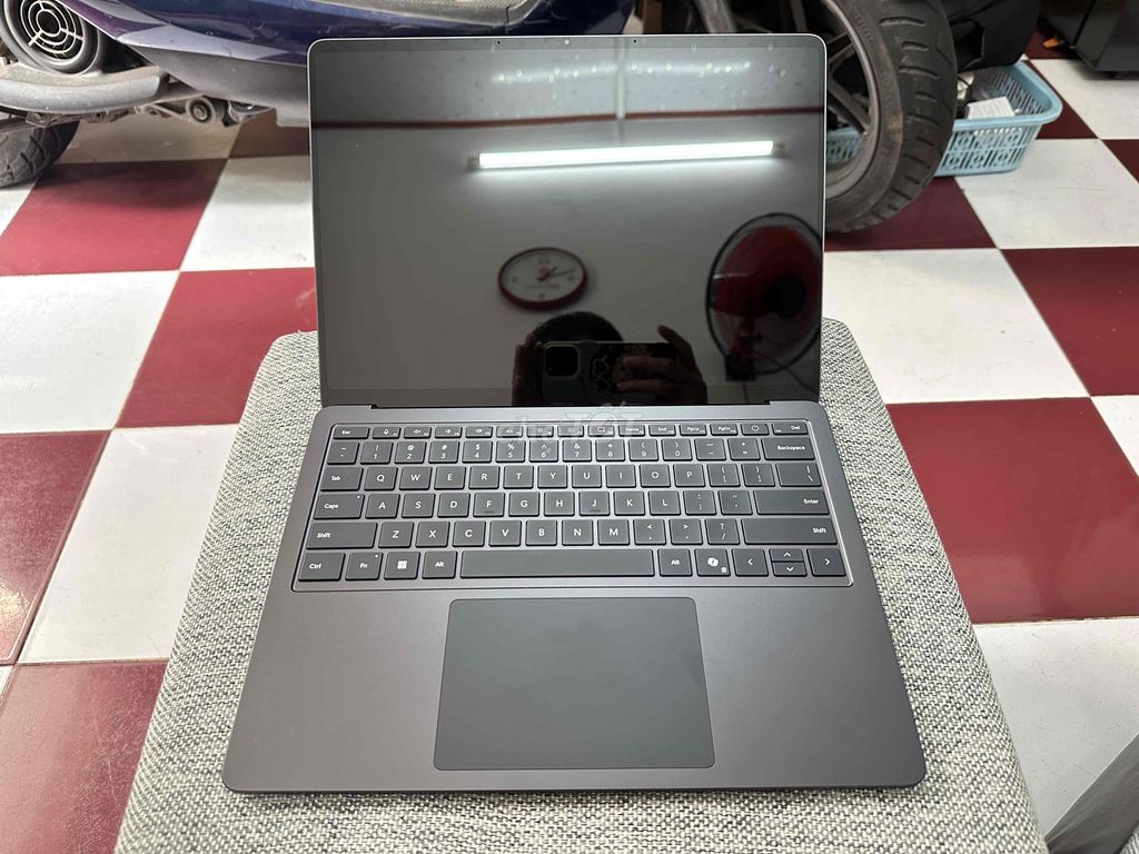 Surface Laptop 7 - X Elite/16G/1T 13.8in sạc 1 lần. Mua bán Laptop tại Quận 1 Tp Hồ Chí Minh được đăng bởi Hữu Surface hình 1