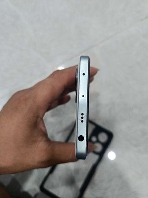 Dư em Redmi note 12 Turbo nên pass lại cho ae