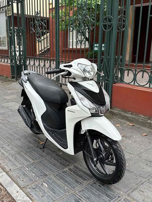 XE MÁY GIÁNG MẠNH - Honda Vision Trắng Sport 2018. Mua bán Xe máy tại Quận Hai Bà Trưng Hà Nội được đăng bởi Đức Anh