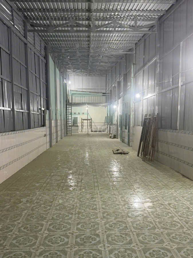 Cho thuê mặt tiền Lê Văn Lương, 175m² trệt + 30m² gác – kho mới xây 