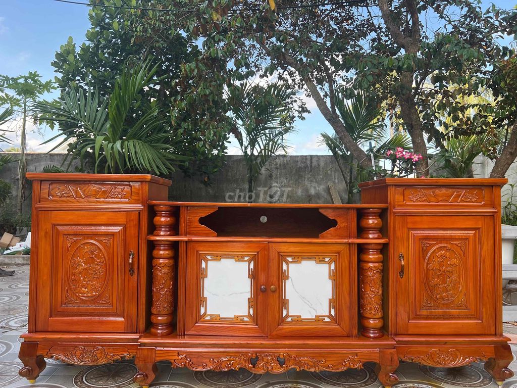 Kệ tivi Gỗ Nâu đỏ Chạm khắc. Mua bán Tủ, kệ gia đình tại Huyện Tiên Lãng Hải Phòng được đăng bởi Huỳnh Nguyễn hình 1