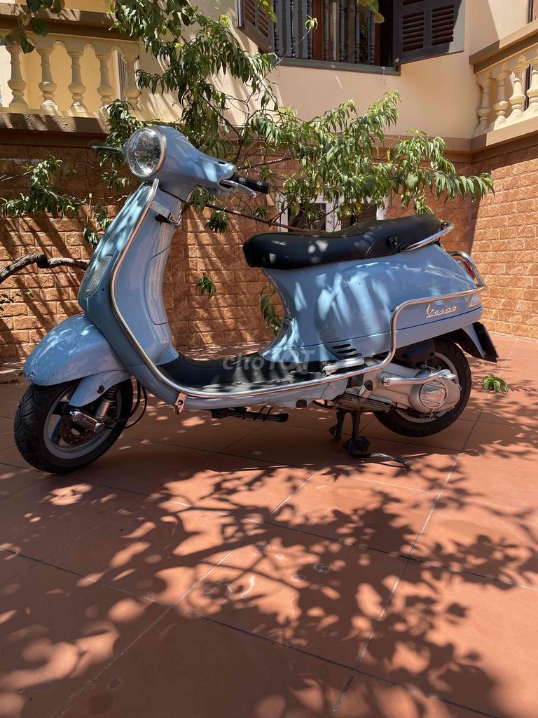 Итальянский синий Piaggio Vespa