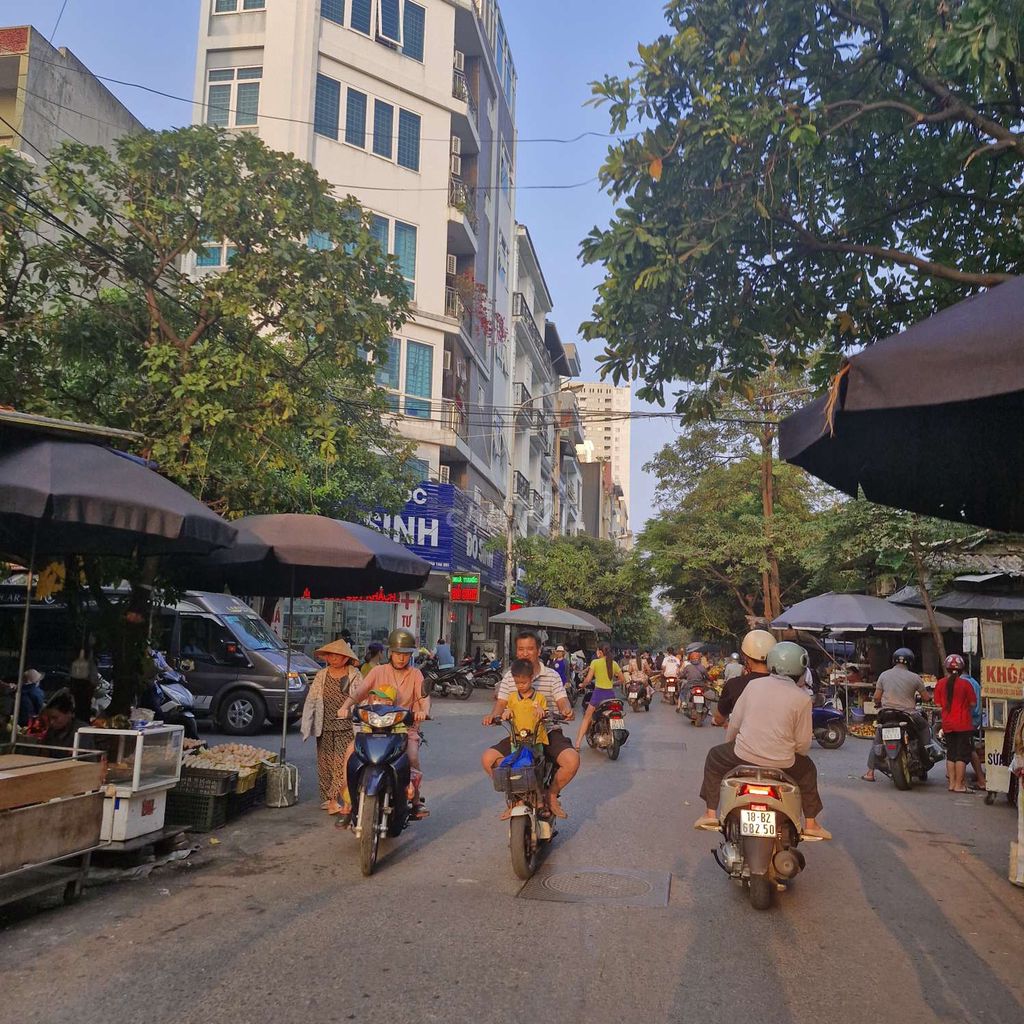 CHÍNH CHỦ BÁN NHÀ MẶT CHỢ BÔNG ĐỎ NGÔ THÌ NHẬM HÀ ĐÔNG, NHÀ ĐẸP Ở NGAY