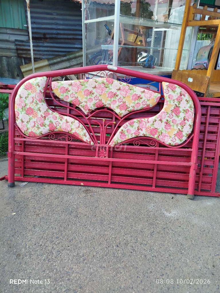 Giường sắt 1m6 x 2m màu Đỏ. Mua bán Giường, chăn ga gối nệm tại Quận Ninh Kiều Cần Thơ được đăng bởi Út hình 1