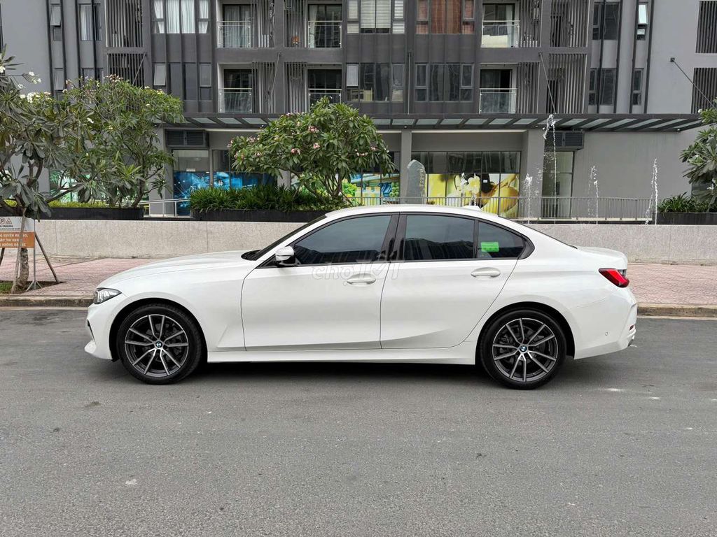 BMW 320i Sportline LCI 2024 Trắng 3200 km. Mua bán Ô tô tại Quận 7 Tp Hồ Chí Minh được đăng bởi Hoàn Lee Xe Lướt hình 4