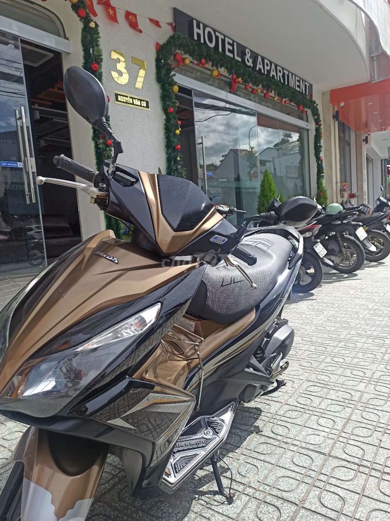 Honda Air Blade Vàng đồng Thể thao. Mua bán Xe máy tại Thành phố Đà Lạt Lâm Đồng được đăng bởi Trần Thu hình 2
