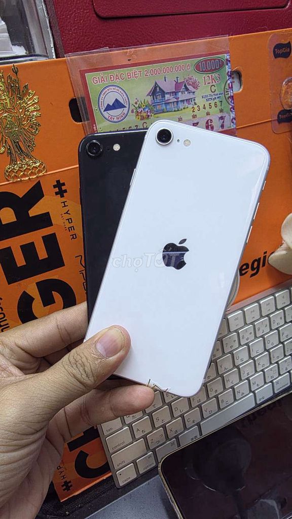 Apple iPhone SE 2020 64GB Trắng. Mua bán Điện thoại tại Quận 4 Tp Hồ Chí Minh được đăng bởi Nguyễn Nhân hình 1