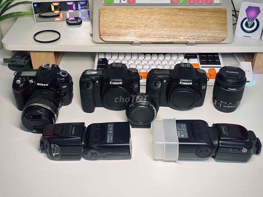 MÁY ẢNH CANON và NIKON với PHỤ KIỆN và FLASH. Mua bán Máy ảnh, Máy quay tại Quận Hoàng Mai Hà Nội được đăng bởi Trần Duy Thành hình 1