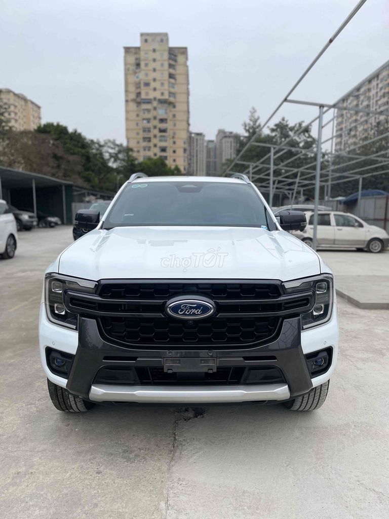 Ford Ranger 2023 Wildtrack màu trắng, xe lướt