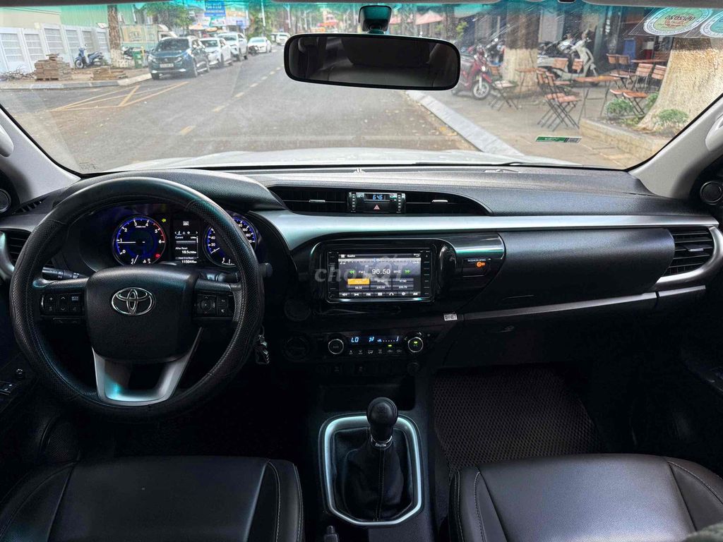 Toyota Hilux 2019 2.4G 4×4 MT - 100000 km