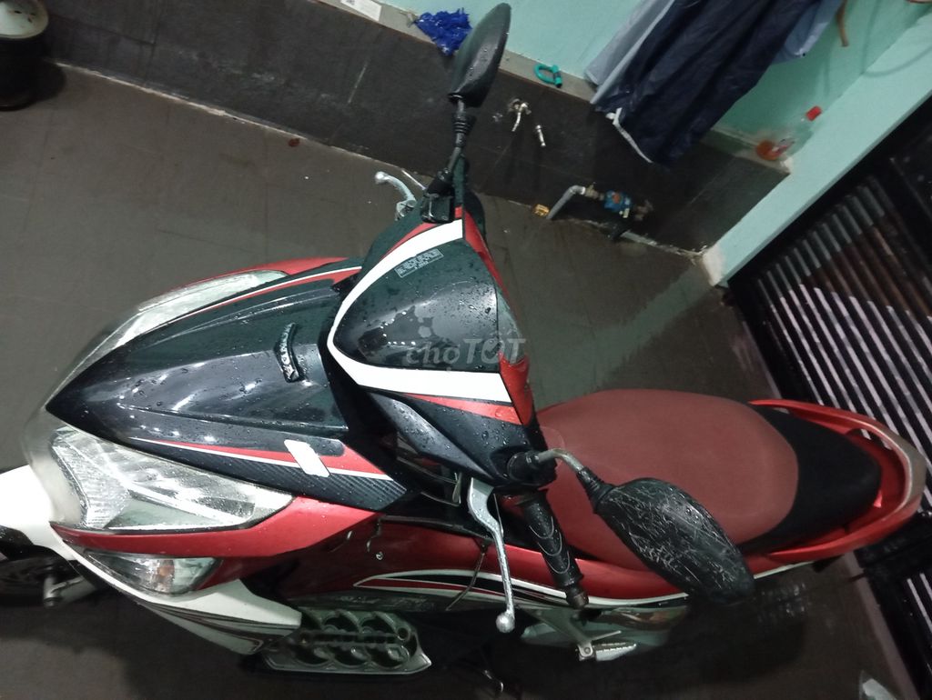 Cần bán Honda Air Blade 2011 đỏ trắng chính chủ