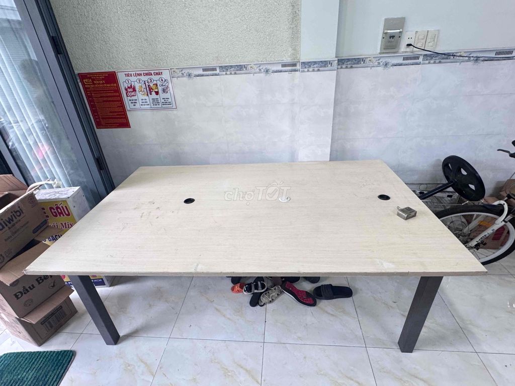 Bàn làm việc Gỗ Vàng nhạt 1m2x2m. Mua bán Đồ dùng văn phòng tại Quận Tân Phú Tp Hồ Chí Minh được đăng bởi Vân hình 1