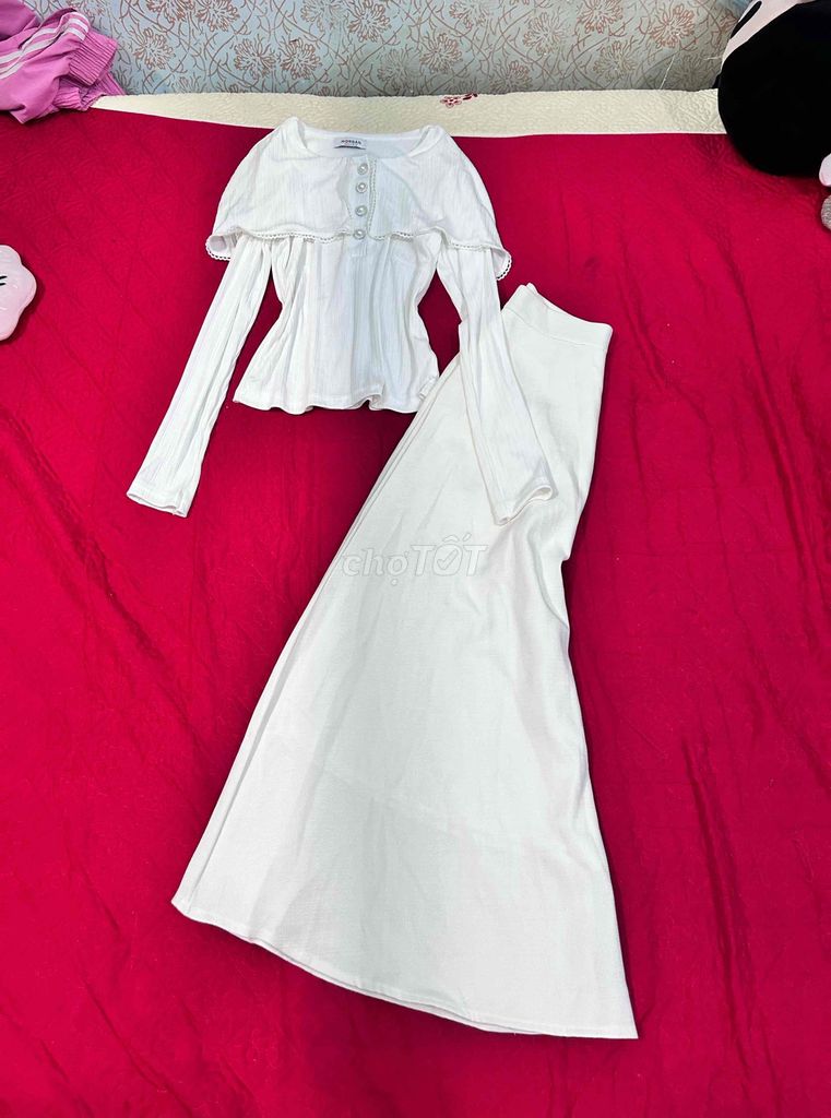 Set váy nữ vải gân Trắng. Mua bán Quần áo tại Huyện Ea Kar Đắk Lắk được đăng bởi Đàm Ngọc Bích hình 1