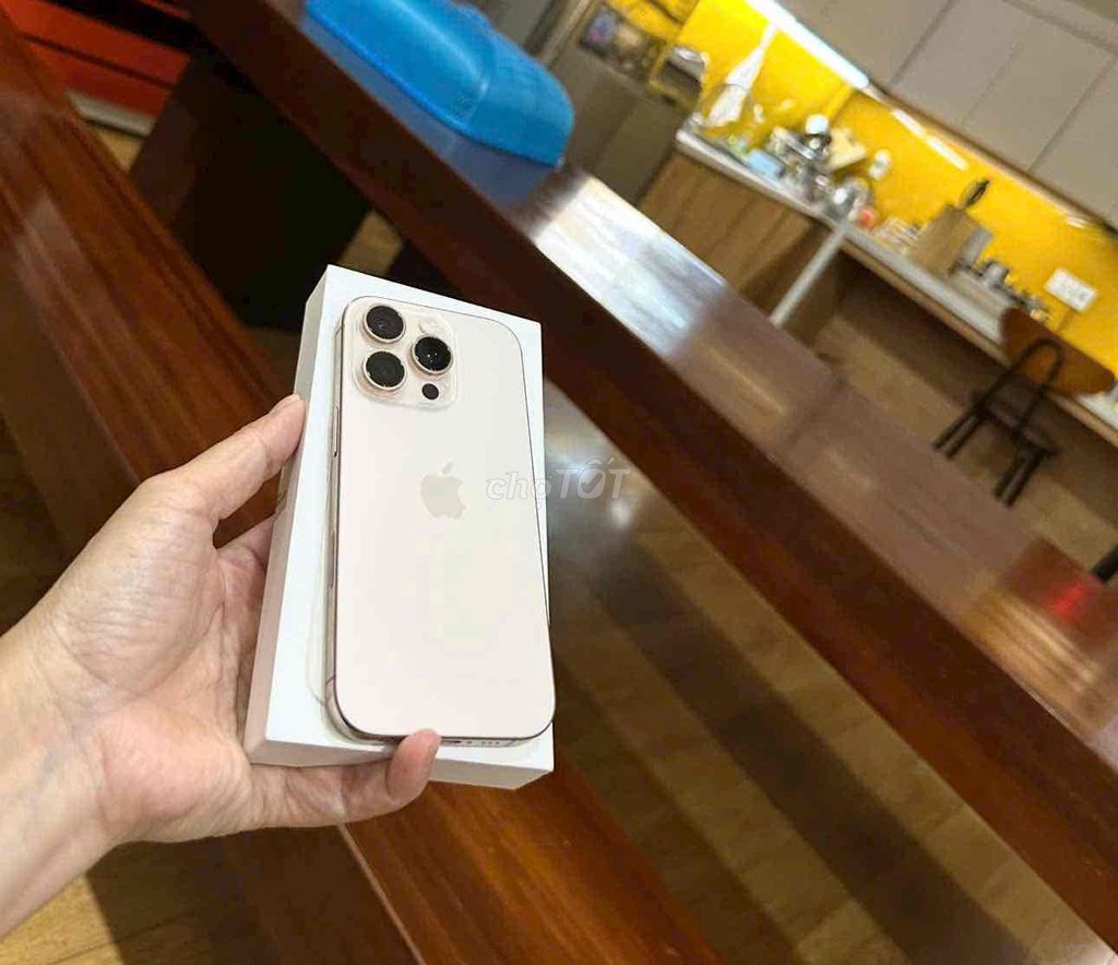 iphone 16pro 256gb vàng qtế mỹ pin92 zin áp suất. Mua bán Điện thoại tại Quận 3 Tp Hồ Chí Minh được đăng bởi Nam Á Mobile hình 1
