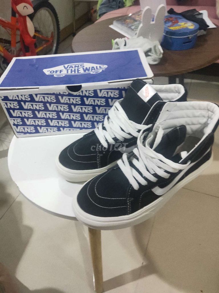 Giày vans. New 100%. Size 40