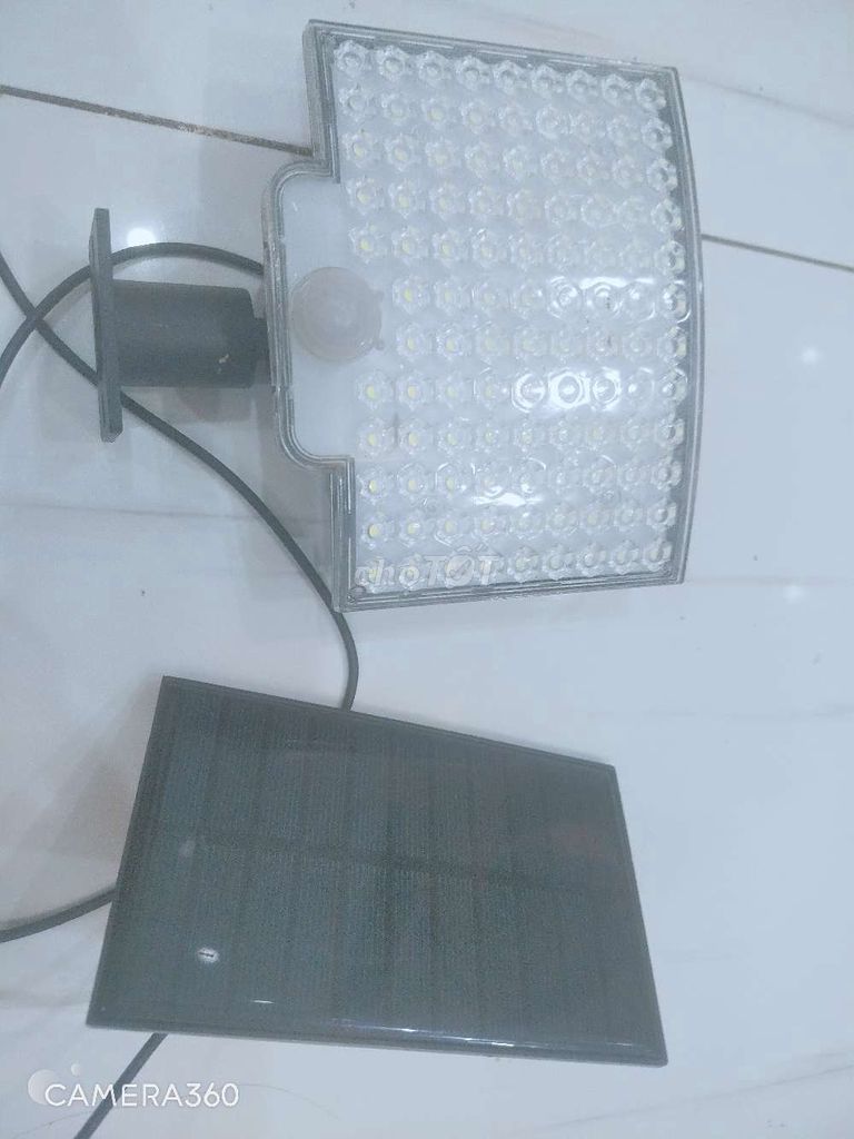 Đèn năng lượng mặt trời Trắng. Mua bán Đèn tại Quận Thanh Khê Đà Nẵng được đăng bởi Quoc thinh  hình 1