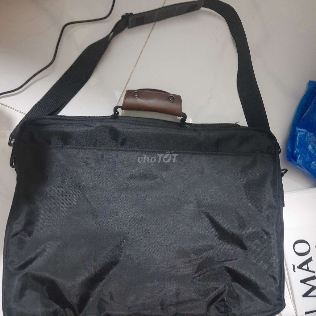 Mình thanh lý 3 túi đựng laptop, hồ sơ