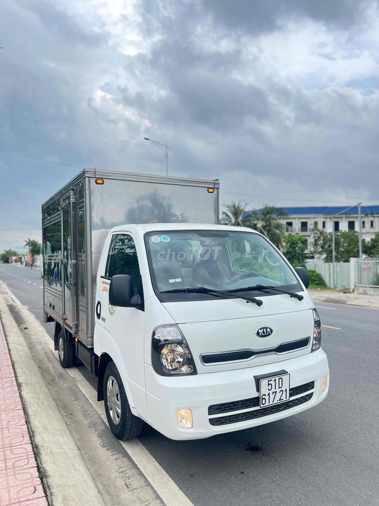 KIA K200 1T9 2019 THÙNG KÍN 7Vạn6. Mua bán Xe tải, xe ben tại Thành phố Thủ Dầu Một Bình Dương được đăng bởi AUTO HUY HOÀNG HIỆP hình 1