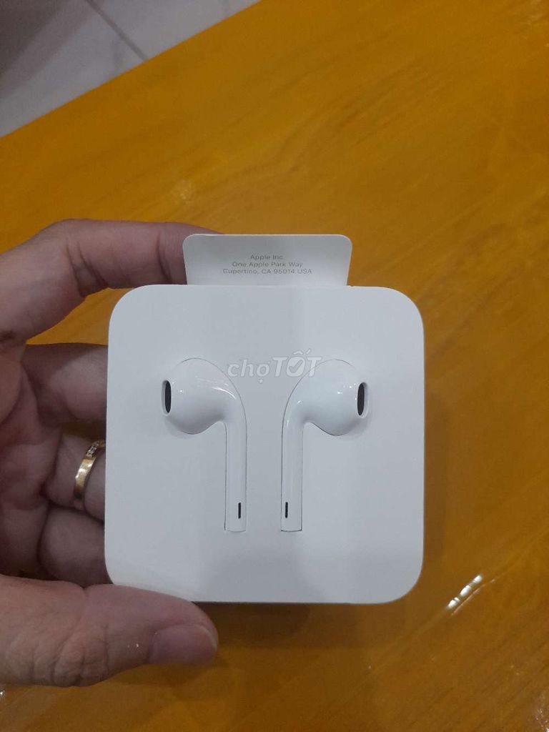 Tai nghe Type C màu Trắng. Mua bán Thiết bị đeo thông minh tại Quận 3 Tp Hồ Chí Minh được đăng bởi OANH KHƯU hình 1