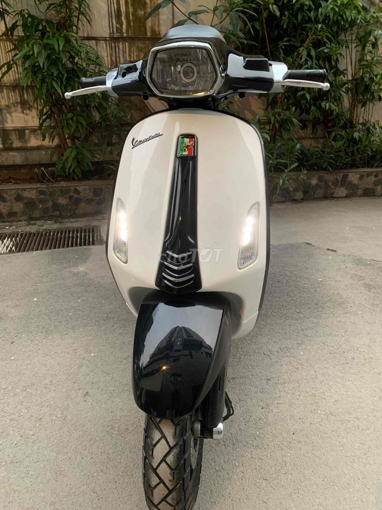 Vesspa sprint còn rất mới. Mua bán Xe máy tại Quận Nam Từ Liêm Hà Nội được đăng bởi chị Hương hình 1