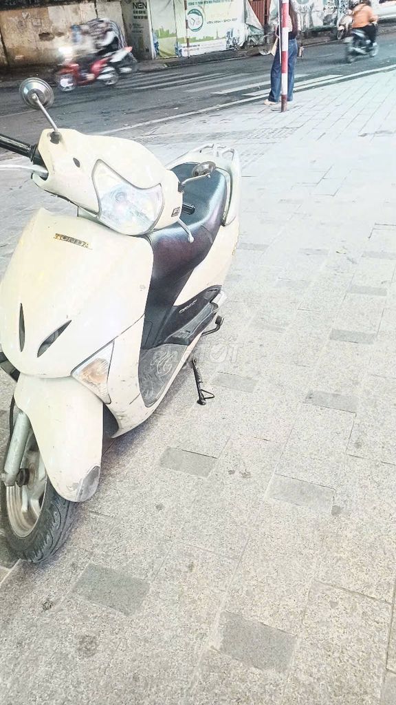 Honda Lead 2010 màu vàng. Mua bán Xe máy tại Quận Cầu Giấy Hà Nội được đăng bởi Duong Minh hình 2