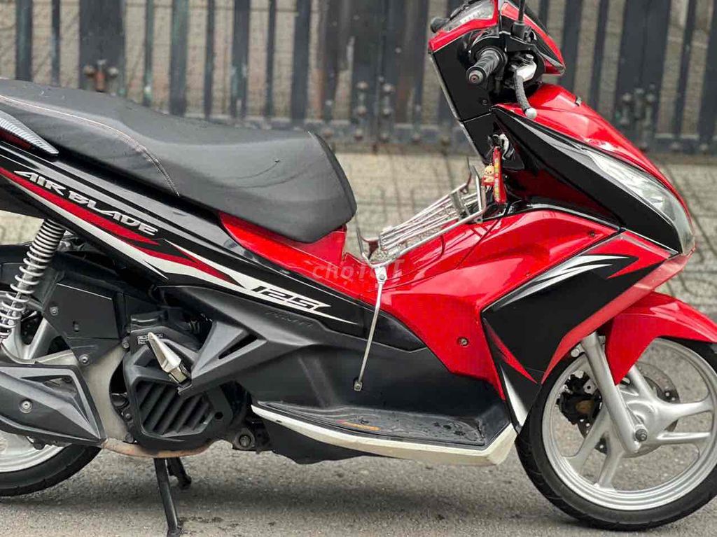 Honda Airblade Fi красно-чёрный скутер